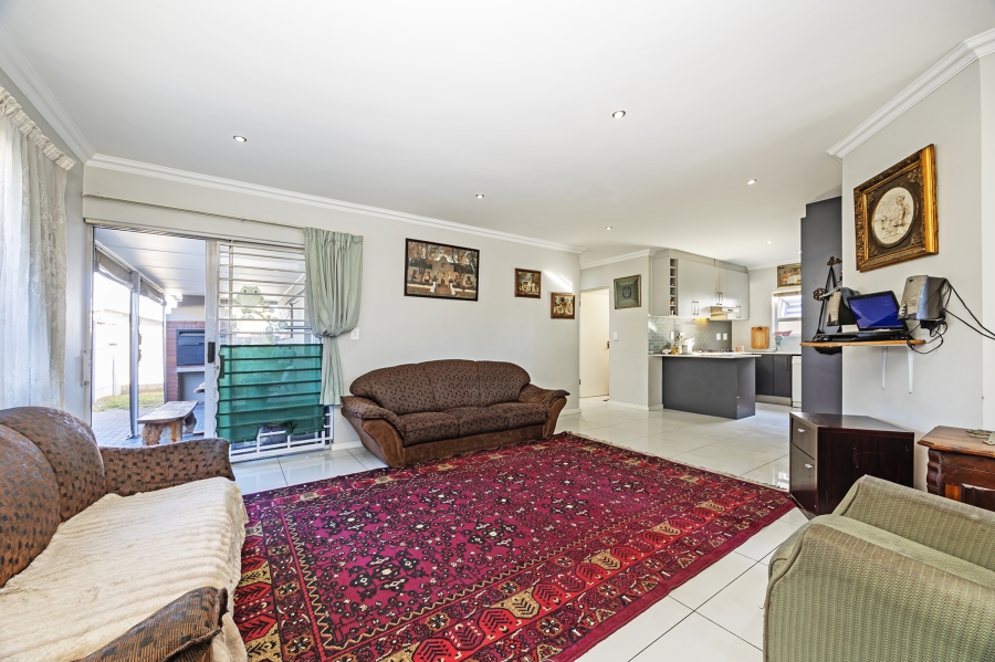 3 Bedroom Property for Sale in Zonnendal Western Cape